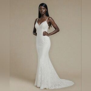 Elegant White Lace Wedding Dress